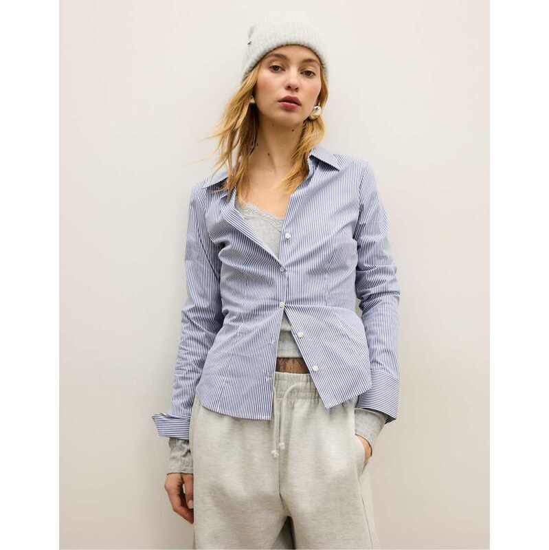 Stradivarius Basic striped fitted shirt in dark blue-Navy