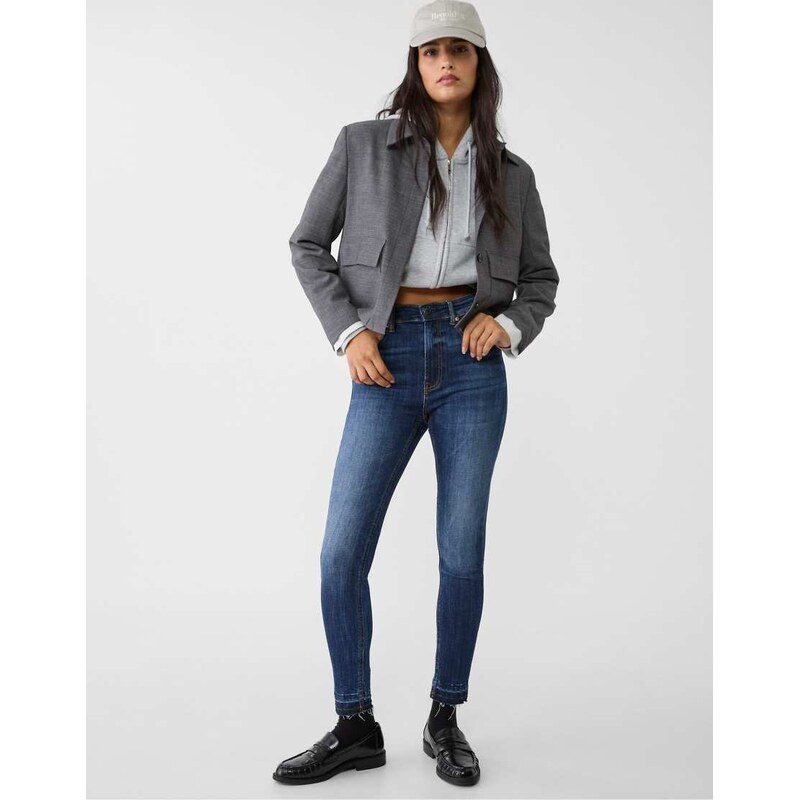 Stradivarius D07 regular waist skinny jeans in medium blue denim 112778749