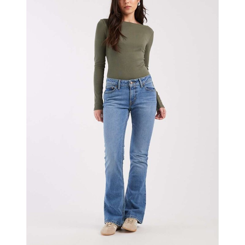 Levis slim bootcut low rise jeans in mid blue