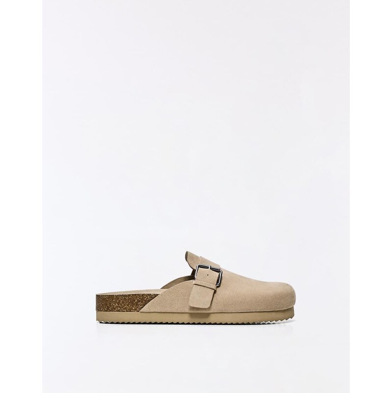 Bershka Clogs with buckle detail in beig-Neutral