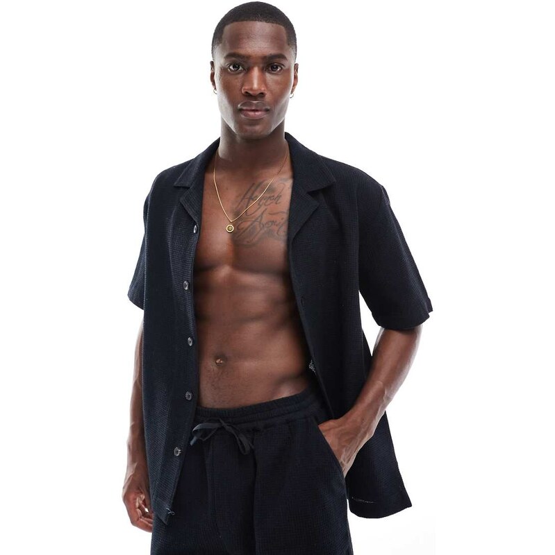 Goldsboro revere beach waffle shirt in black