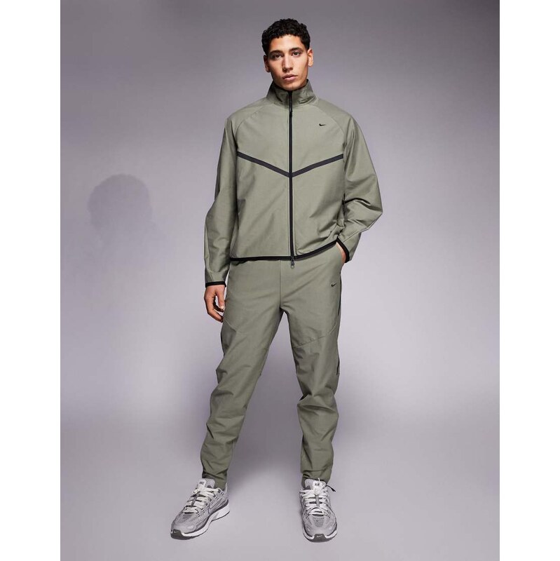 Nike Tech Shori joggers in light khaki-Grey