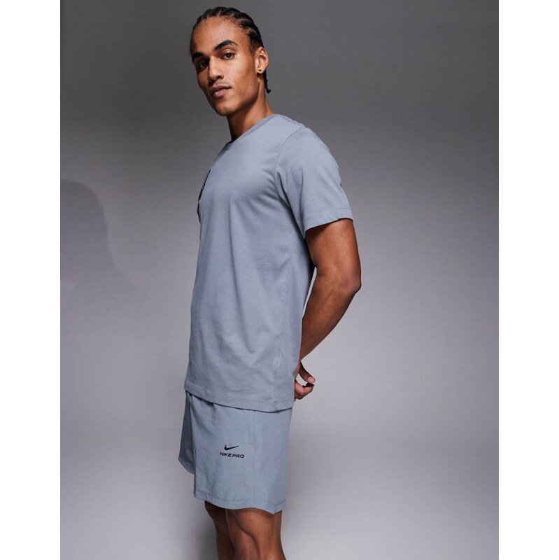 Nike Training Pro Dri-FIT 6 inch shorts in grey-Black
