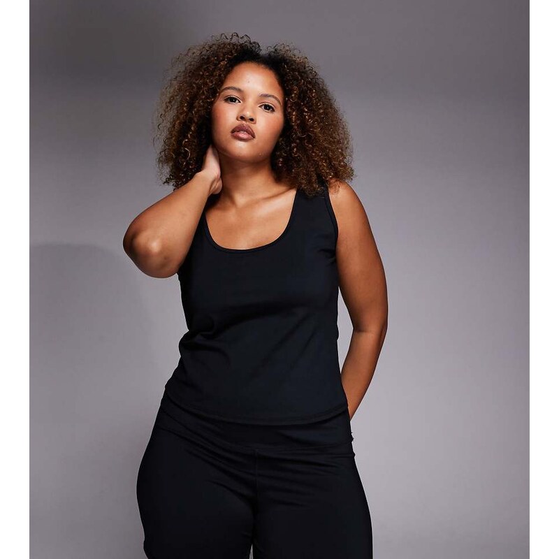 4505 Curve Icon active slightly cropped vest in black