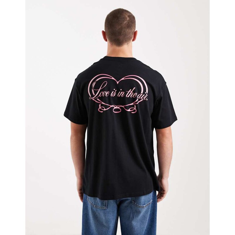 Nike heart graphic back print t-shirt in black
