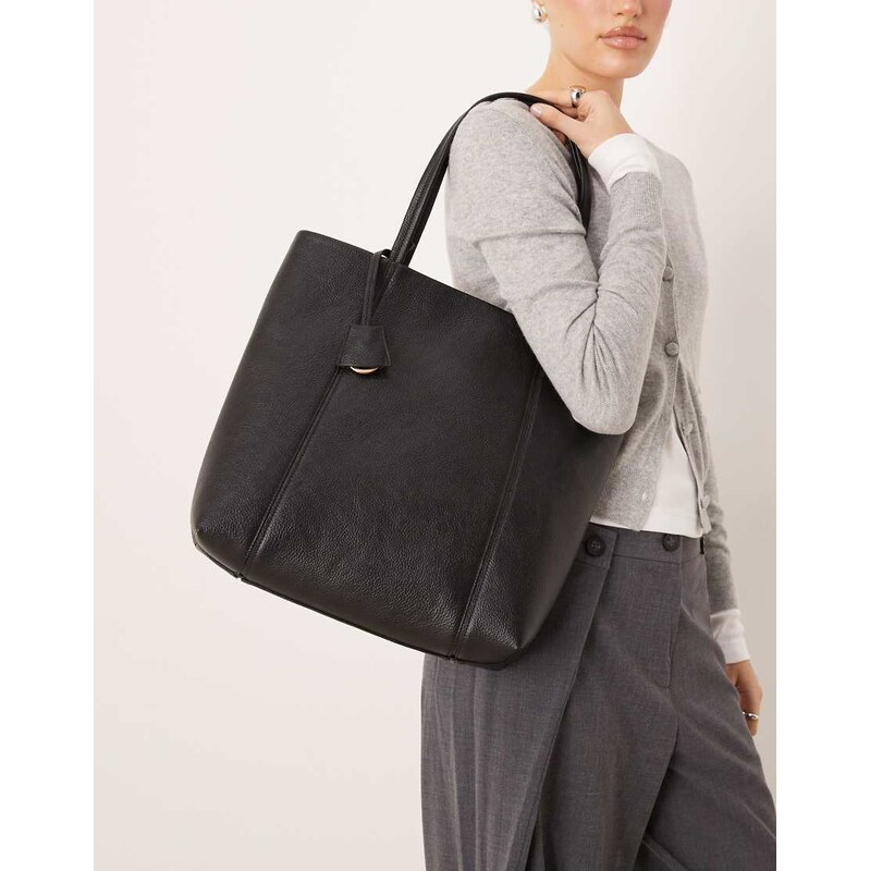 Mango tote bag with charm detail in black 112828598
