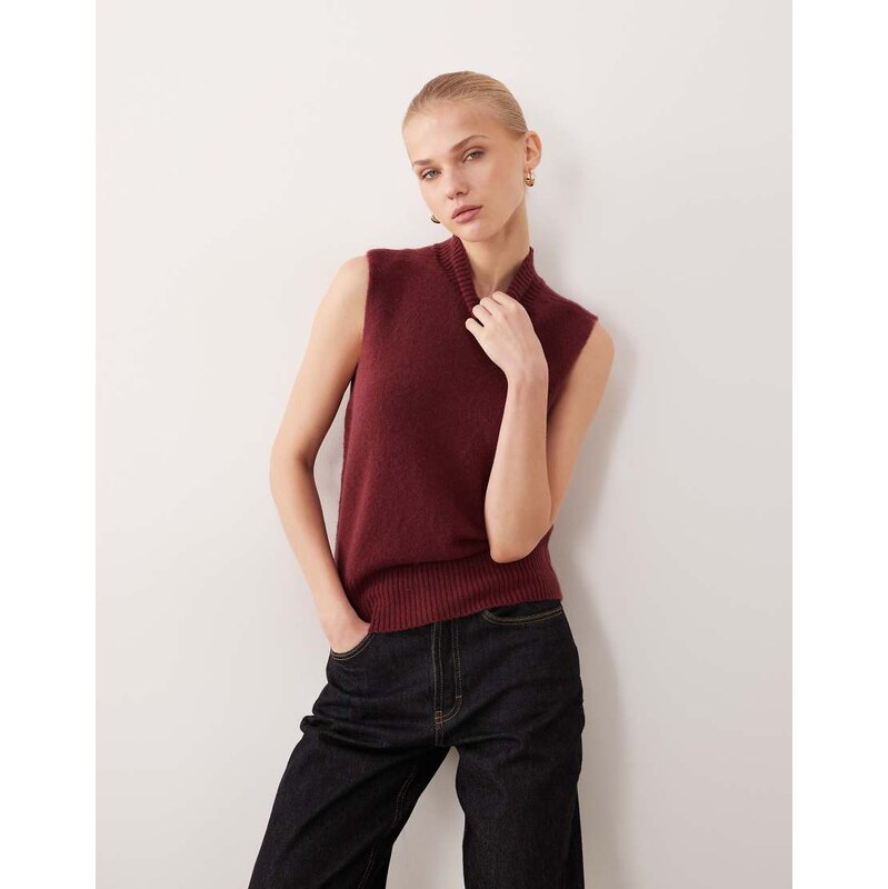 Abercrombie & Fitch mock neck sweater vest in burgundy-Brown