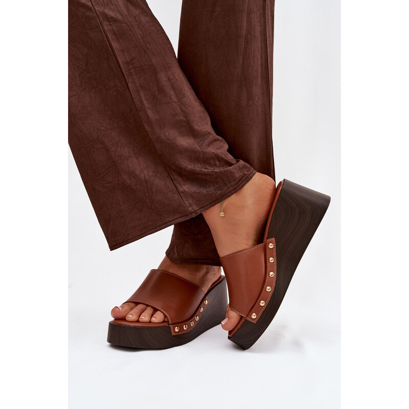 Boto Dámské nazouváky na platformě se zlatými přezkami camel Arionne 112847272