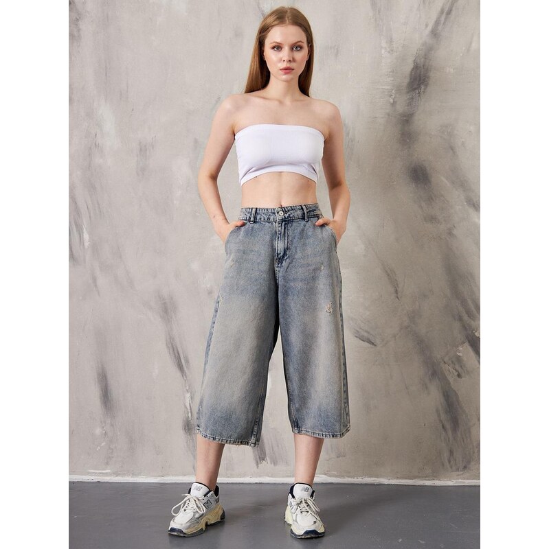 Krátké džínové šortky Baggy Shorts With Damage Womens Blue