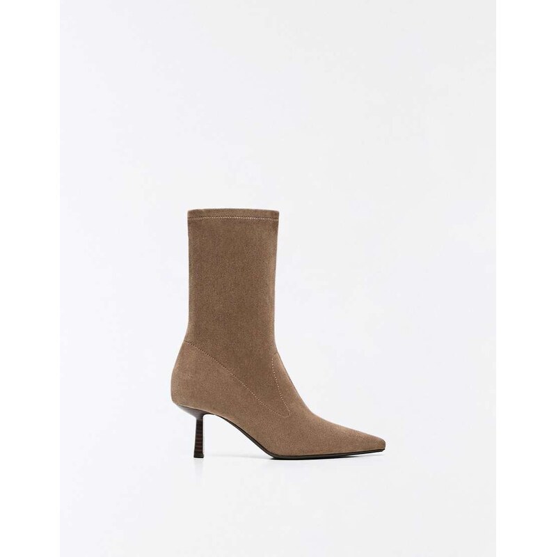 Bershka Fitted kitten heel ankle boots in beig-Neutral