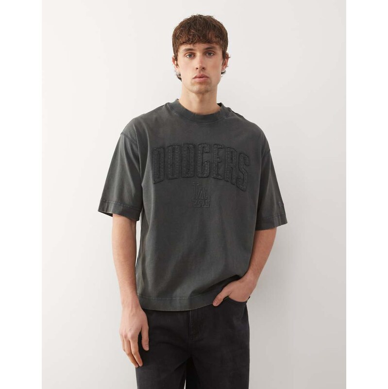 New Era LA Dodgers applique logo boxy oversized t-shirt in