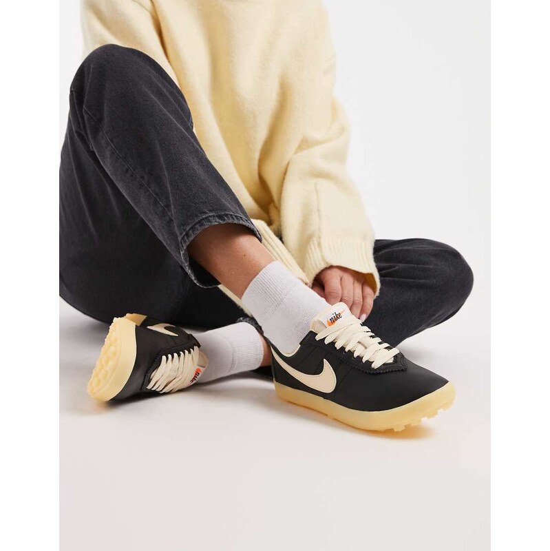 Nike Astrograbber leather trainers in black
