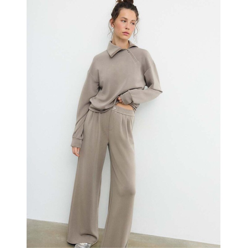 Stradivarius Soft-touch darted trousers in beige-Neutral