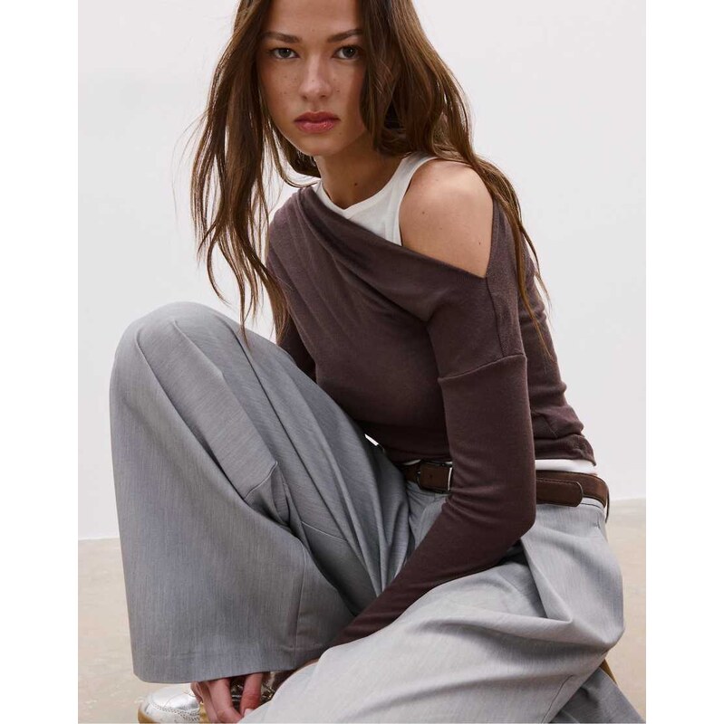 Stradivarius Asymmetric double t-shirt in brown 112979234