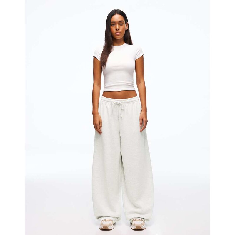 Bershka Barrel plush trousers with stoppers in light grey 114082609