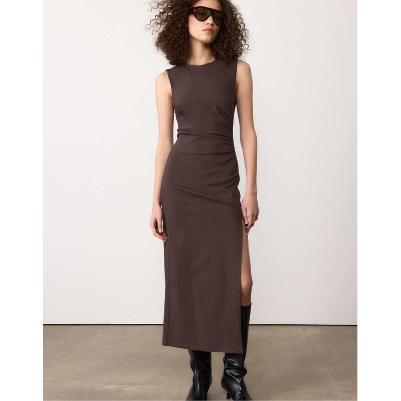 Stradivarius Sleeveless bengaline midi dress in brown 113020444