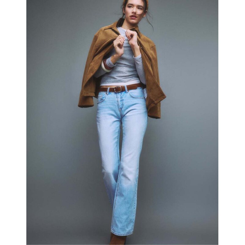 Stradivarius D68 boot-cut fit jeans with belt in medium light blue 113020497