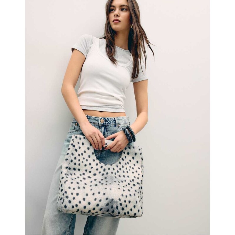 Stradivarius Square crossbody handbag in ecru-White 113020512