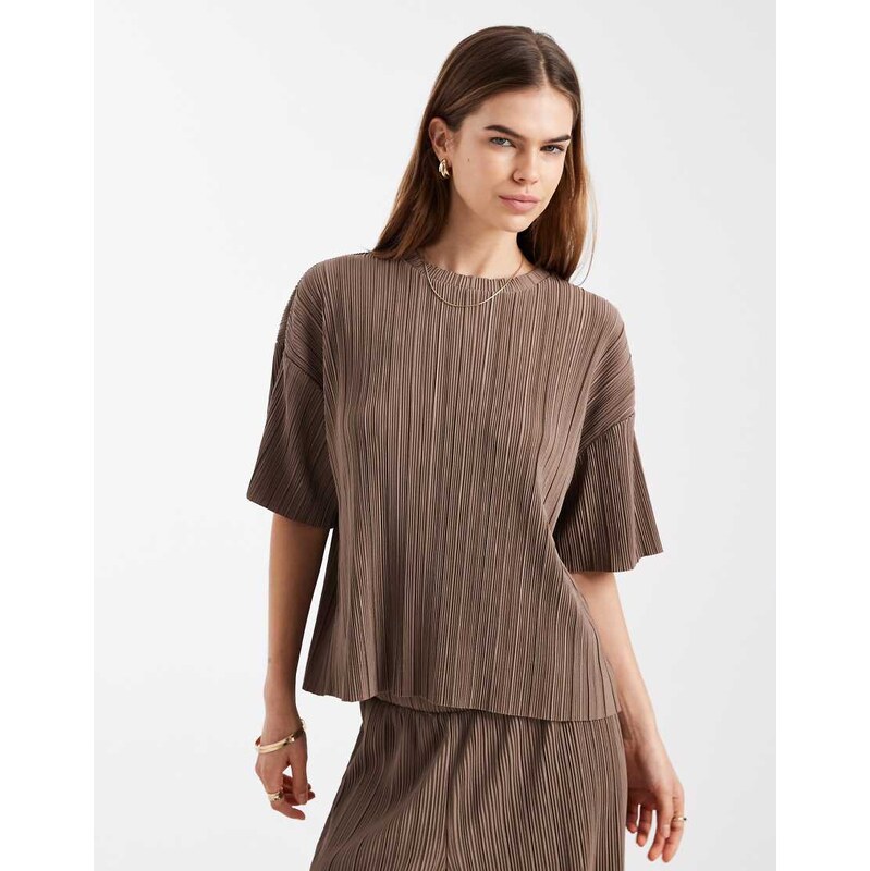 ONLY boxy plisse t-shirt co-ord in light brown