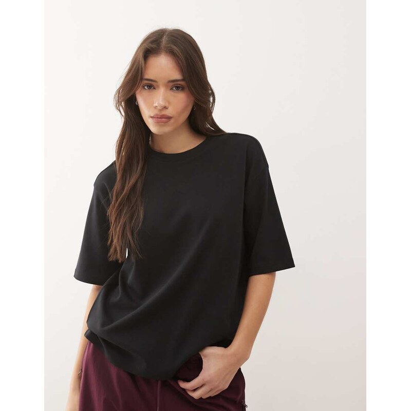 Noisy May oversized drop shoulder t-shirt in black 113070587