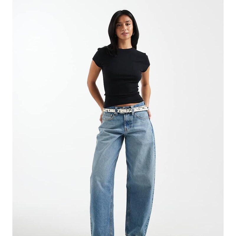 ASOS Petite ASOS DESIGN Petite slim barrel jeans in light midwash-Blue 115520683