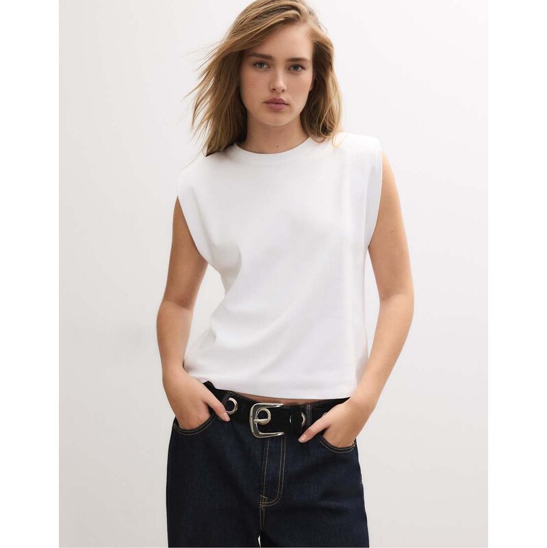 Stradivarius Basic t-shirt with padded shoulders in white 113268875