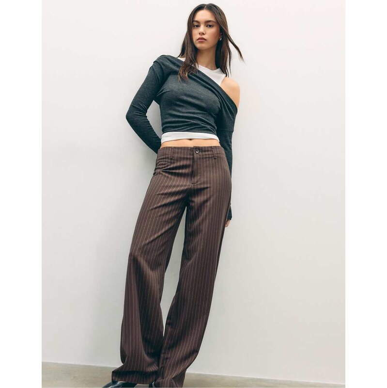 Stradivarius Slim fit straight-leg smart trousers in brown