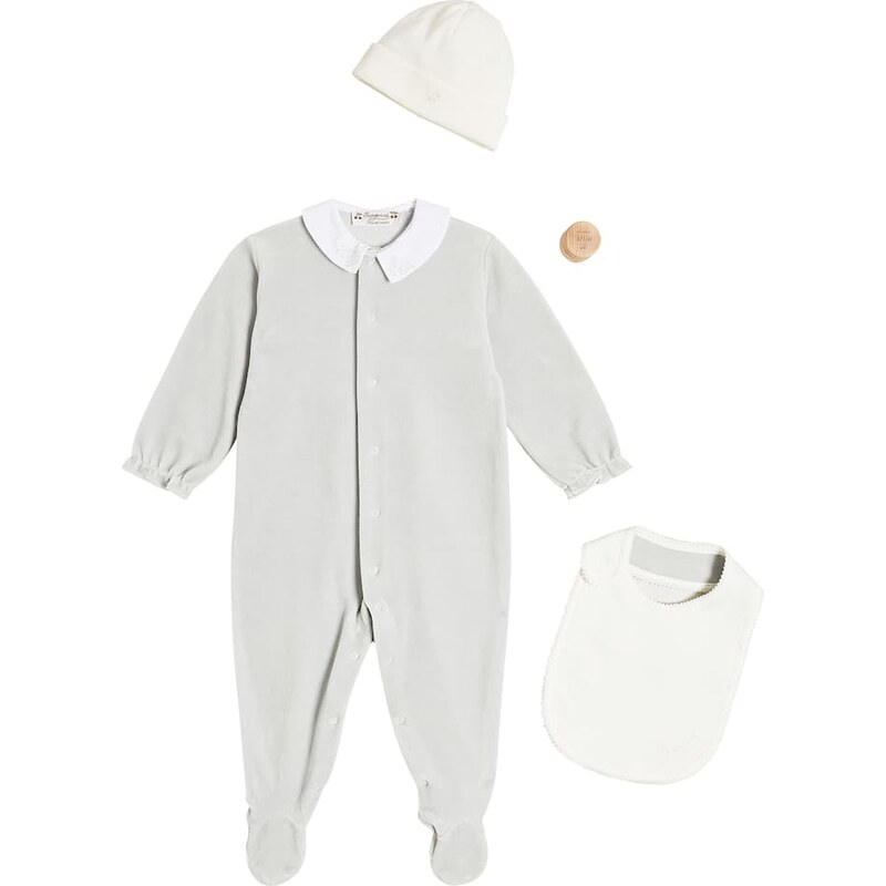 Bonpoint Baby onesie, hat and bib set