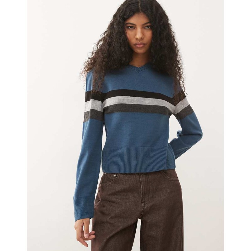 COLLUSION knitted v neck jumper in blue-Navy
