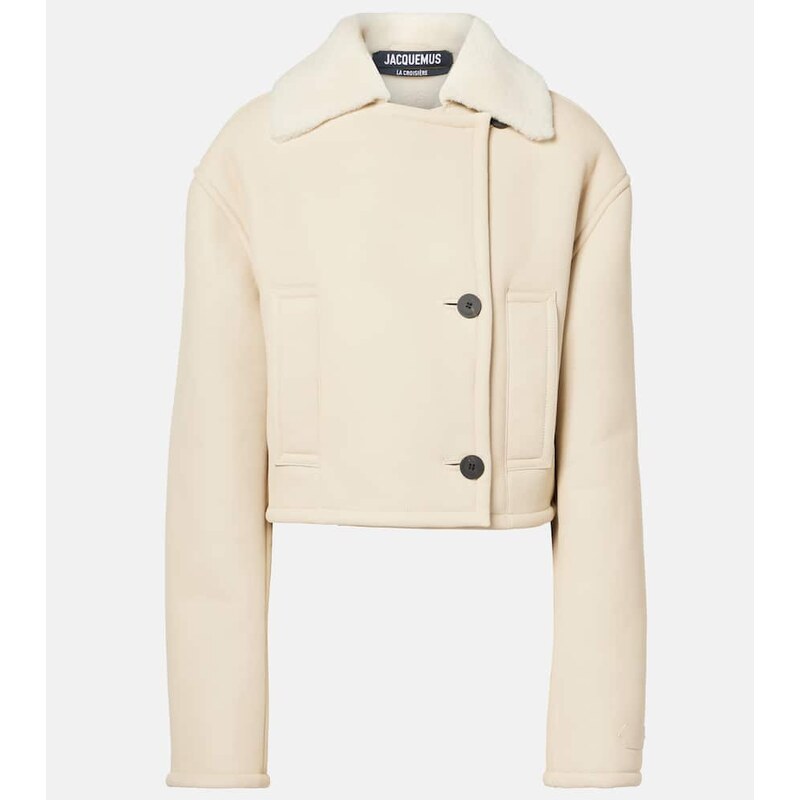 Jacquemus Marino cropped shearling bunda v barvě Off-White