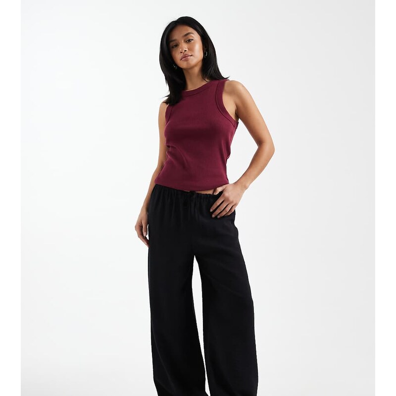 New Look Petite wide leg trousers in black 113277302