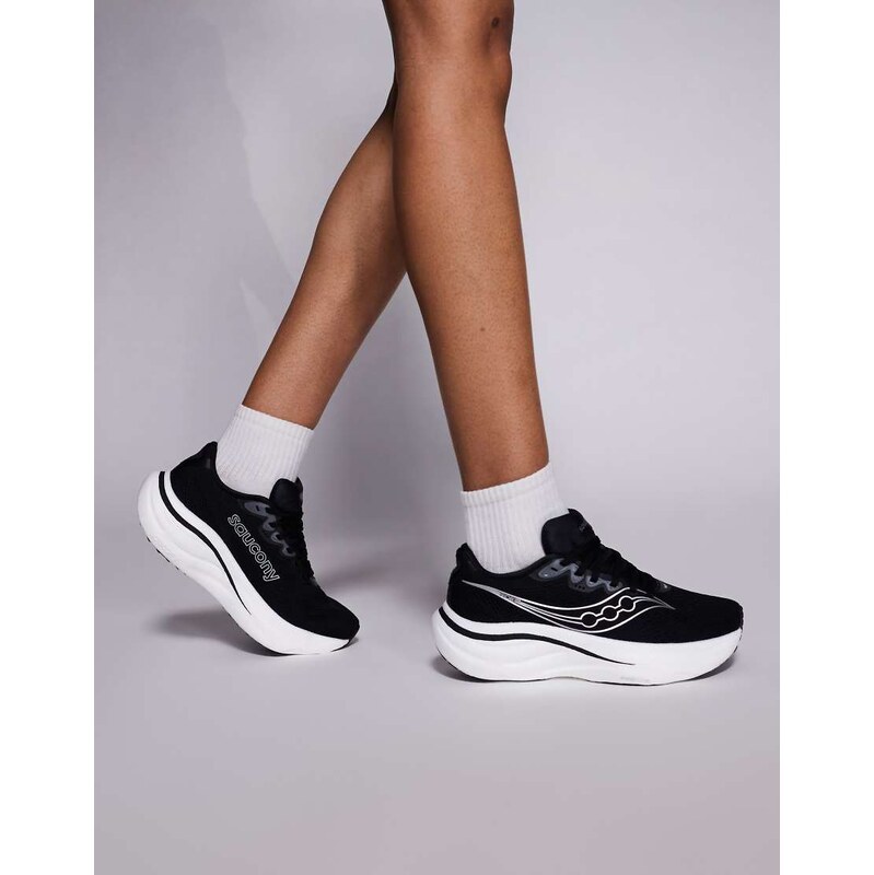 Saucony Ride 19 running trainers in black and silver 113358901