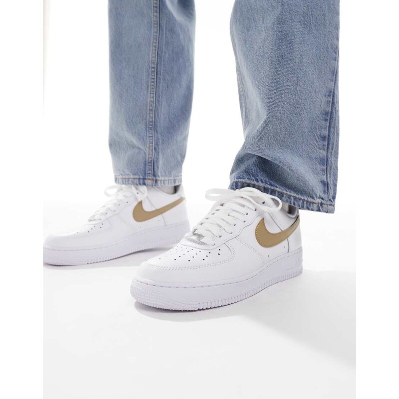 Nike Air Force 1 07 trainers in white and beige