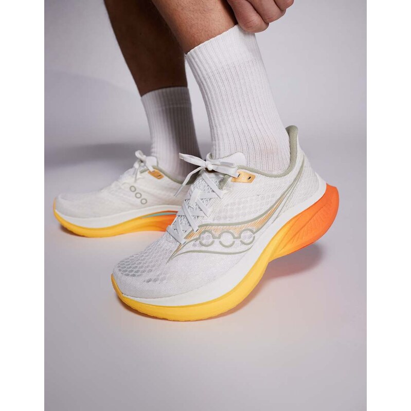 Saucony Endorphin Speed 5 running trainers in ivory and fire-Multi 113374769