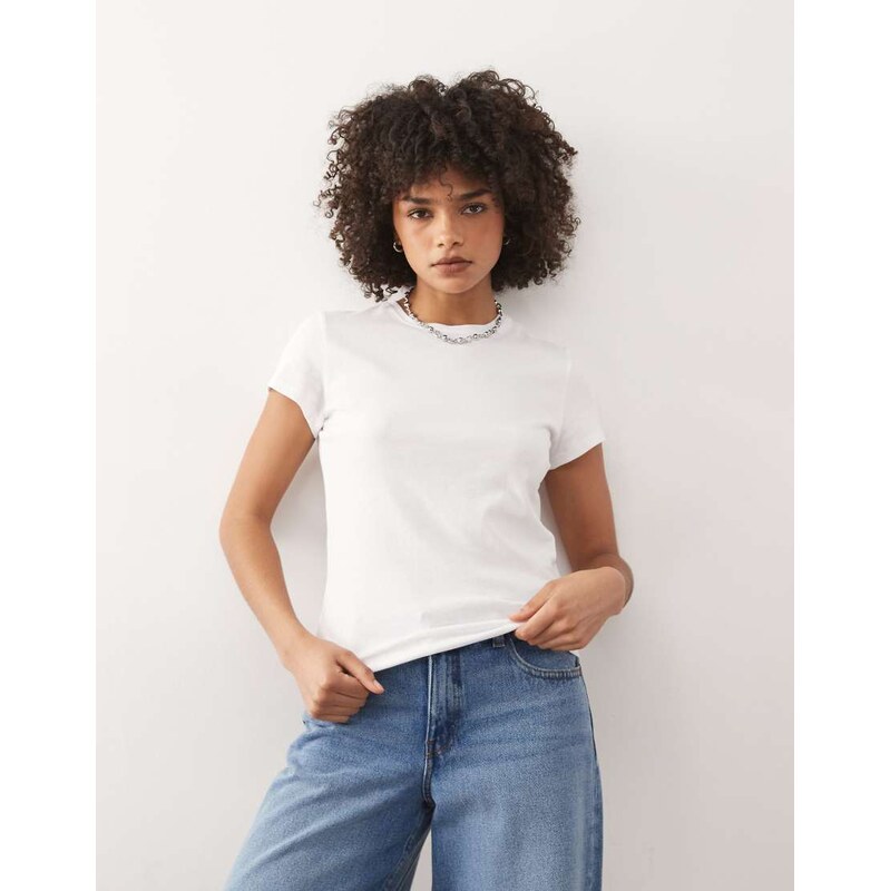 Weekday 90s baby tee in white