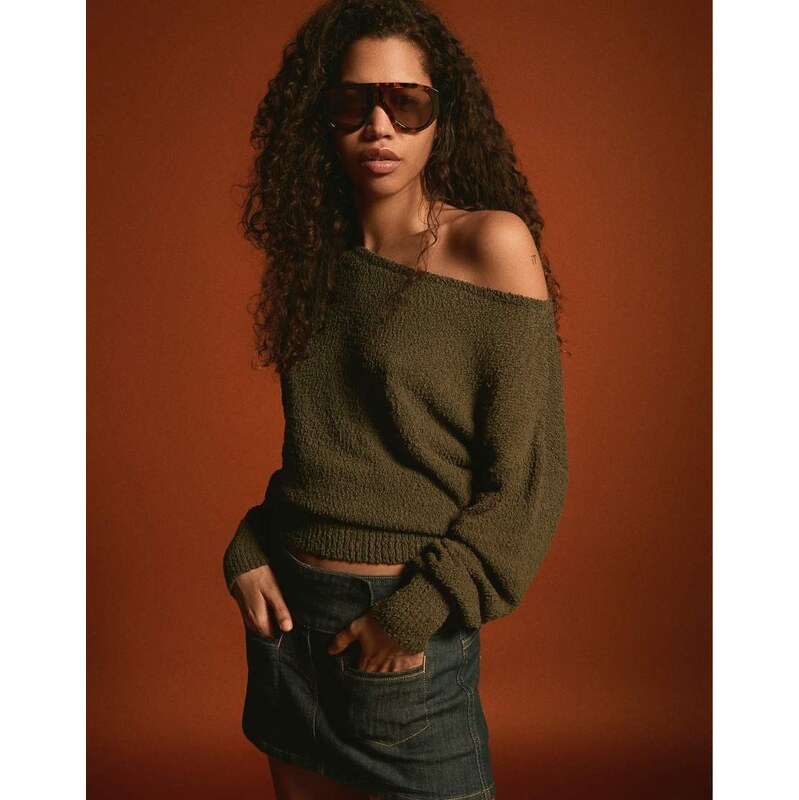 Bershka Asymmetric jumper in khaki-Green 113380653