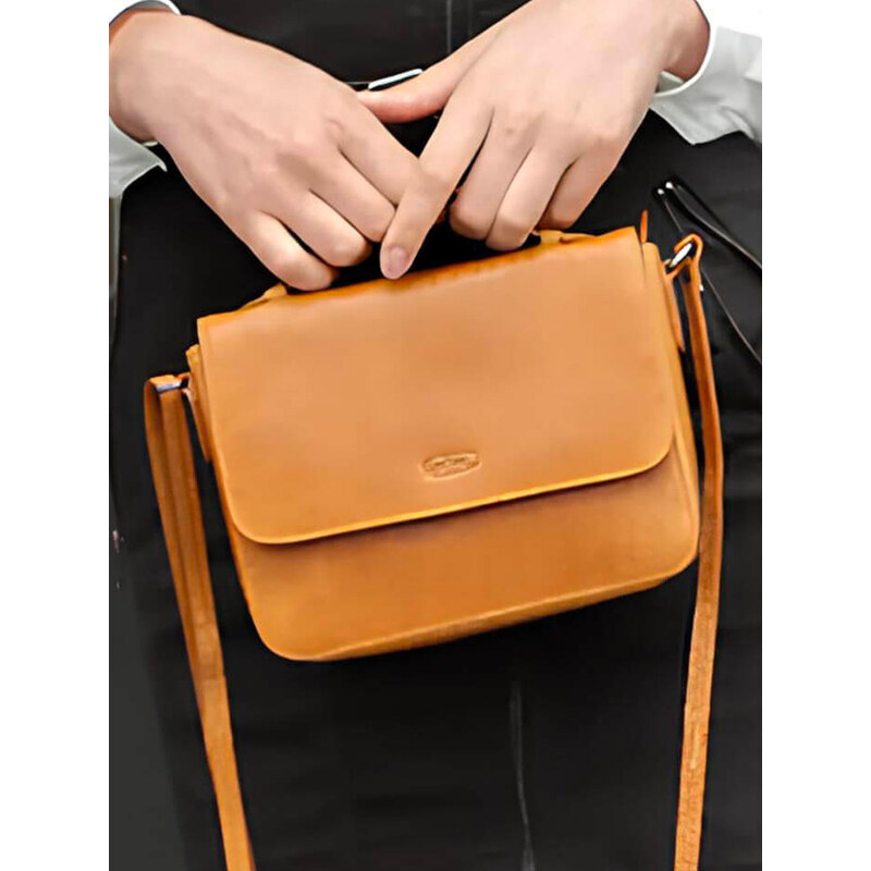 Dámská kožená crossbody kabelka Sparwell Matilde - koňak