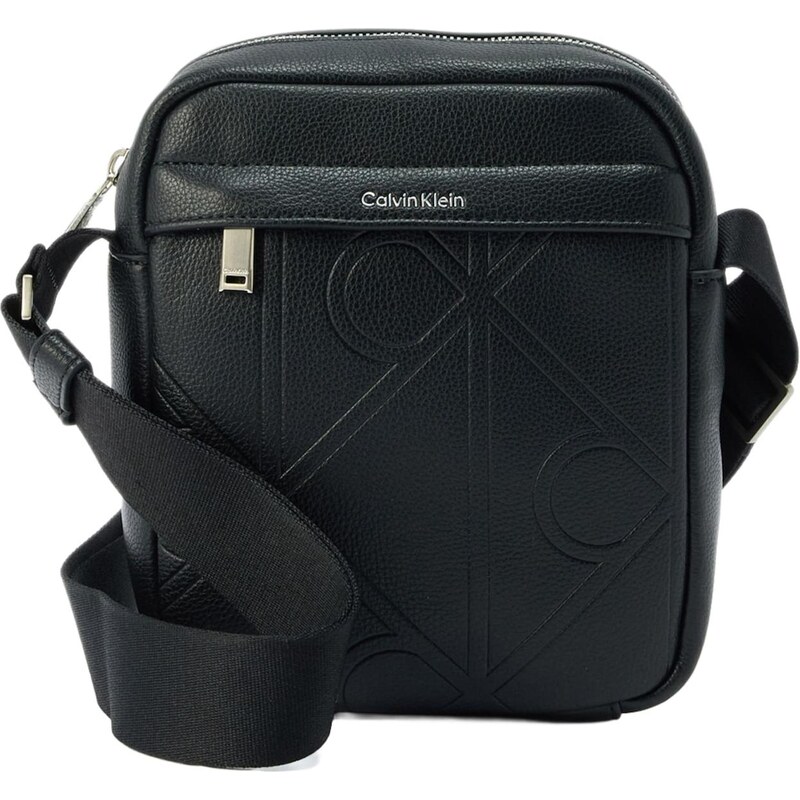 Calvin Klein Taška přes rameno Embossed Emblem Logo černá