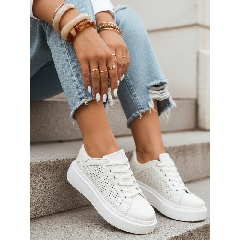 FashionStreet Bílé dámské tenisky na silné podrážce ze základní