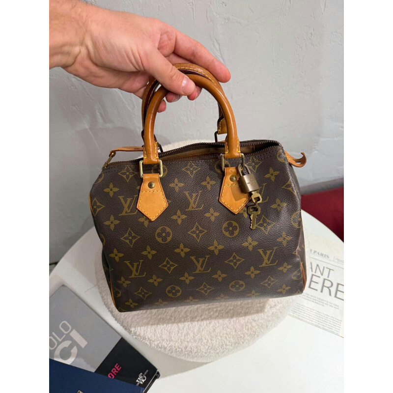 Louis Vuitton Lous Vuitton Speedy 25 Monogram 112643712