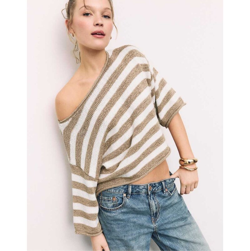 Stradivarius Boat neck knit sweater in vanilla-White