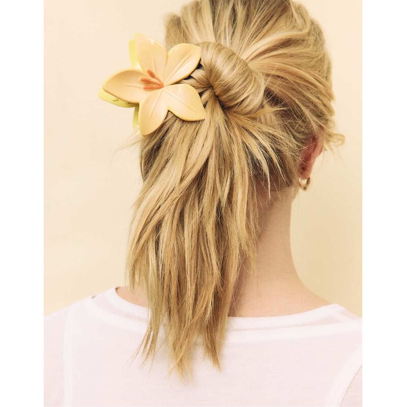 Stradivarius Flower hair clip in gold-Yellow 113436725