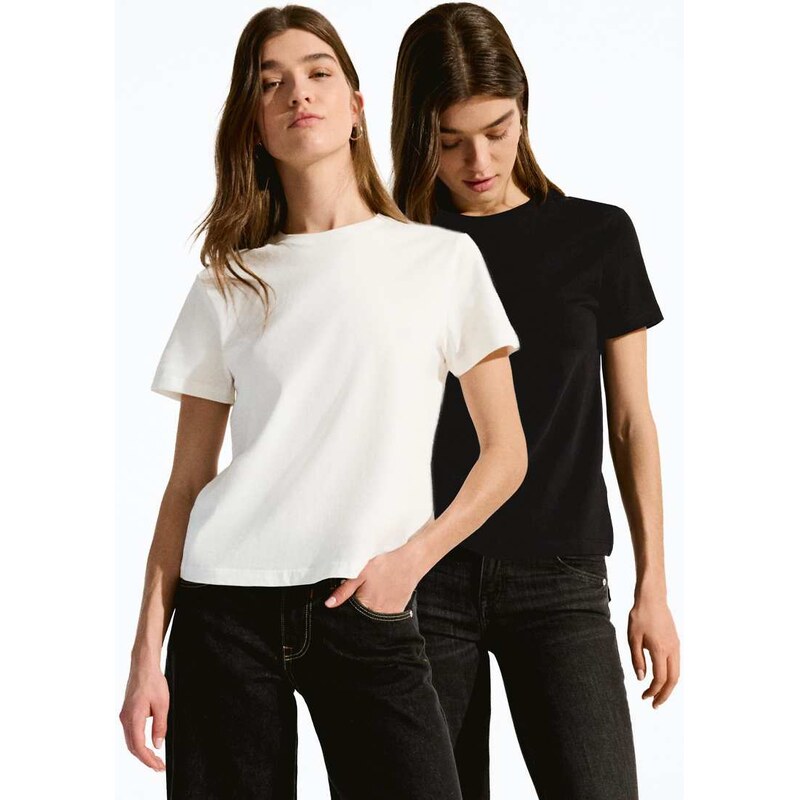 Bershka Pack of 2 short sleeve t-shirts in white & black