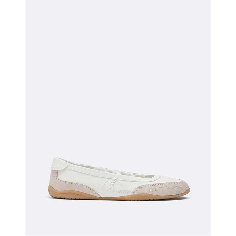 Stradivarius Sporty bow ballet flats in white 113500320
