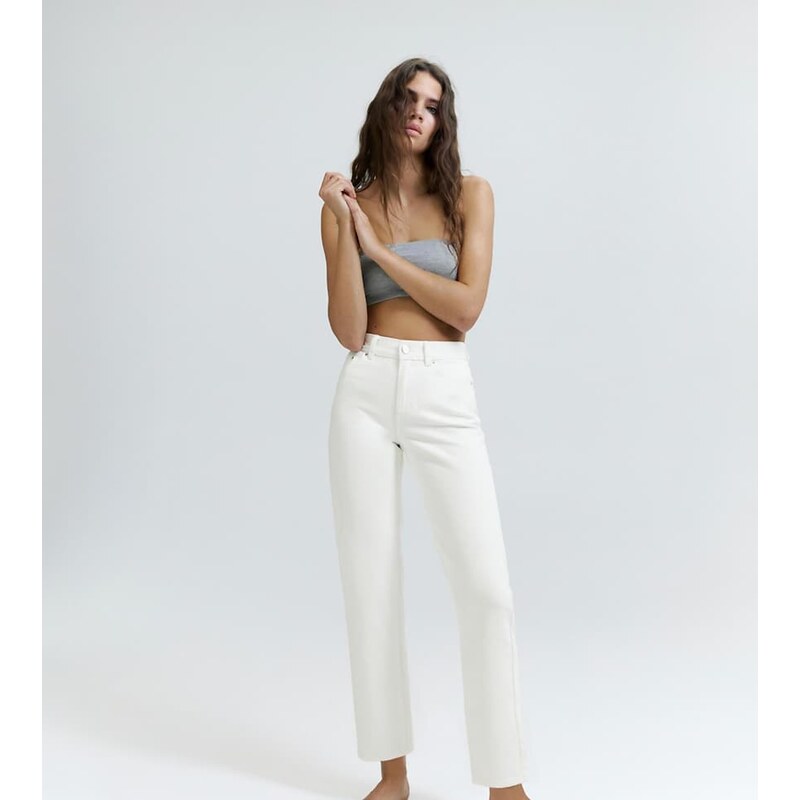 Pull&Bear Tall high-waist mom fit jeans in white
