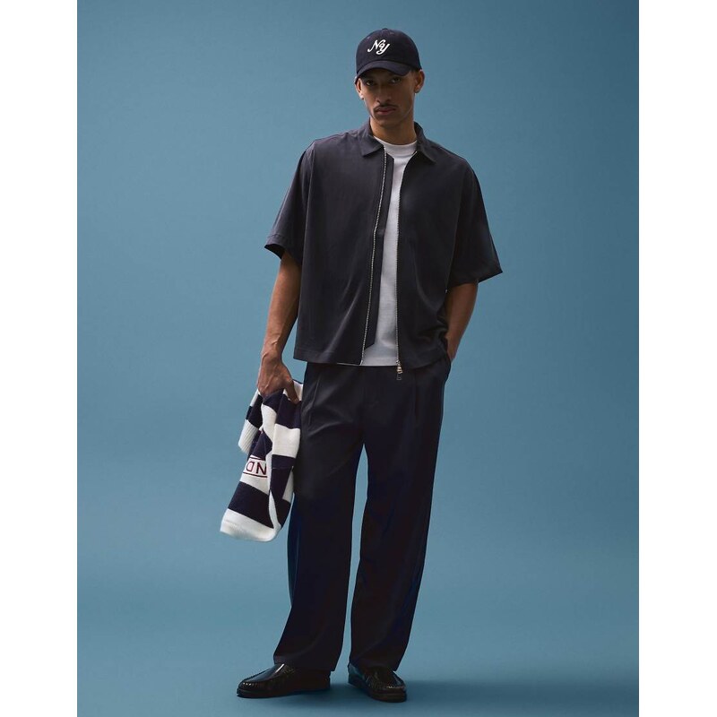 Bershka Fluid boxy short sleeve shirt in blue-Navy