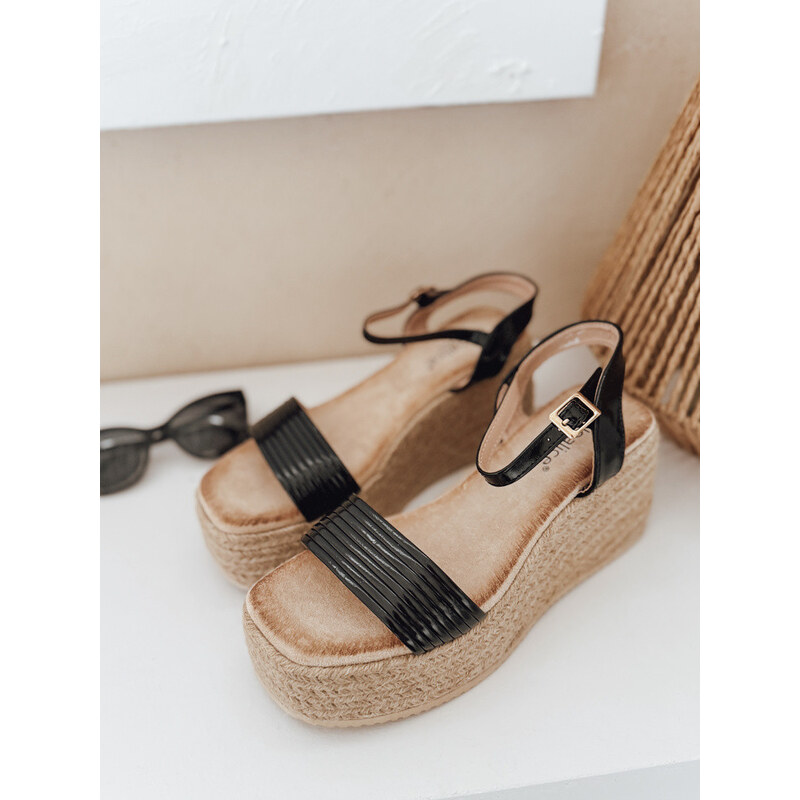 Dámské černé sandály Dstreet model 21990273 - FashionStreet