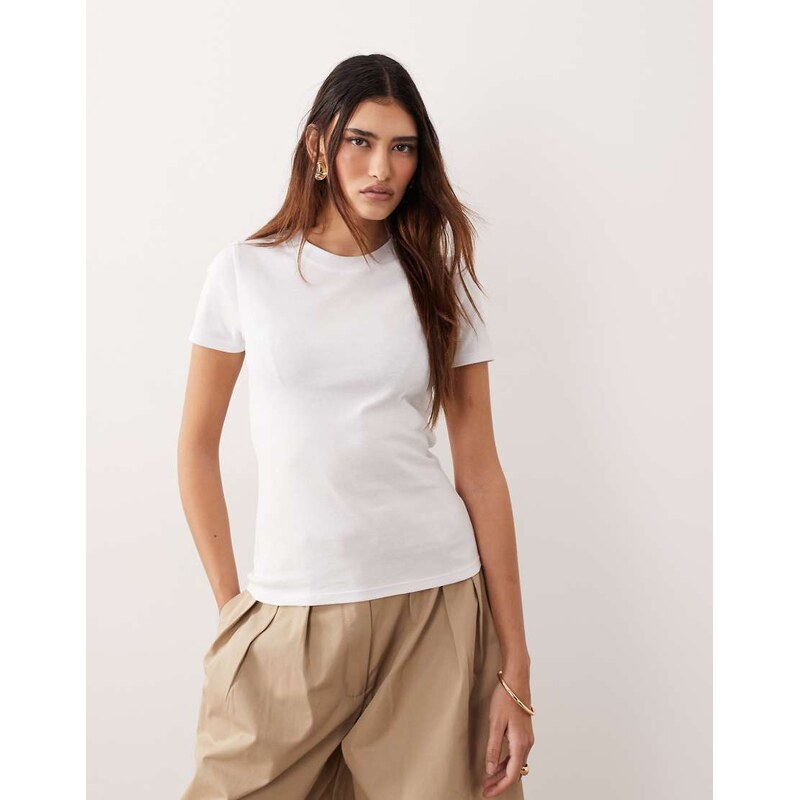 ARRANGE sculpted crew neck t-shirt in white