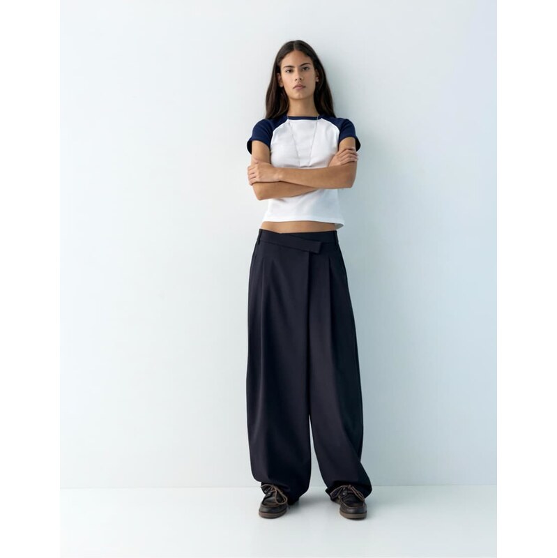 Pull&Bear Cross-over waist smart trousers in navy 113564429