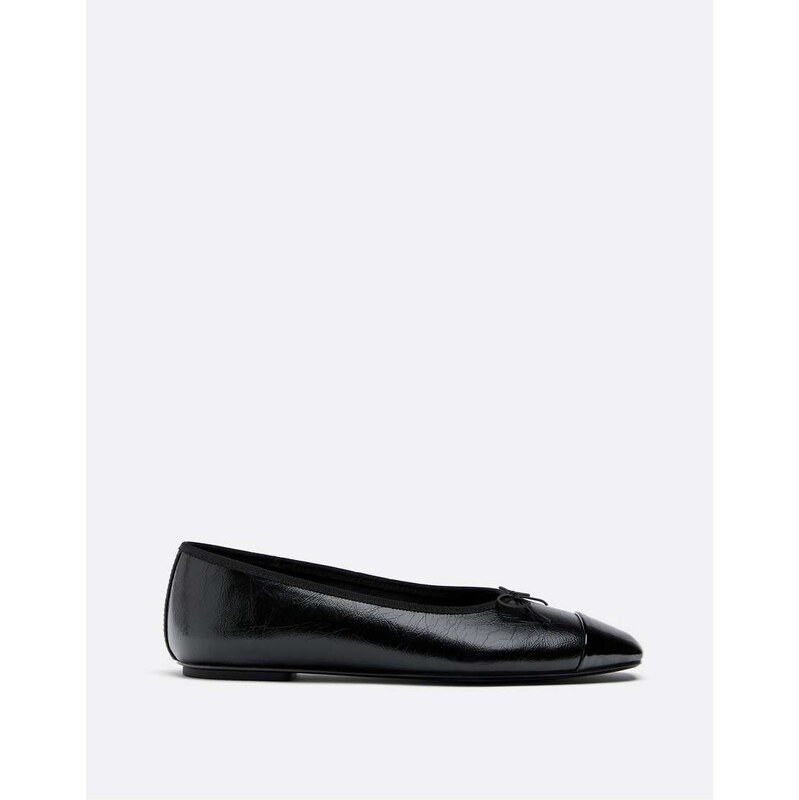 Stradivarius Bow detail leather effect ballet pumps in black